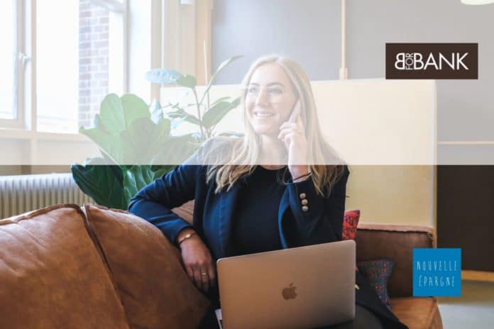 jeune femme du service client au téléphone jeune-femme-service-client-telephone