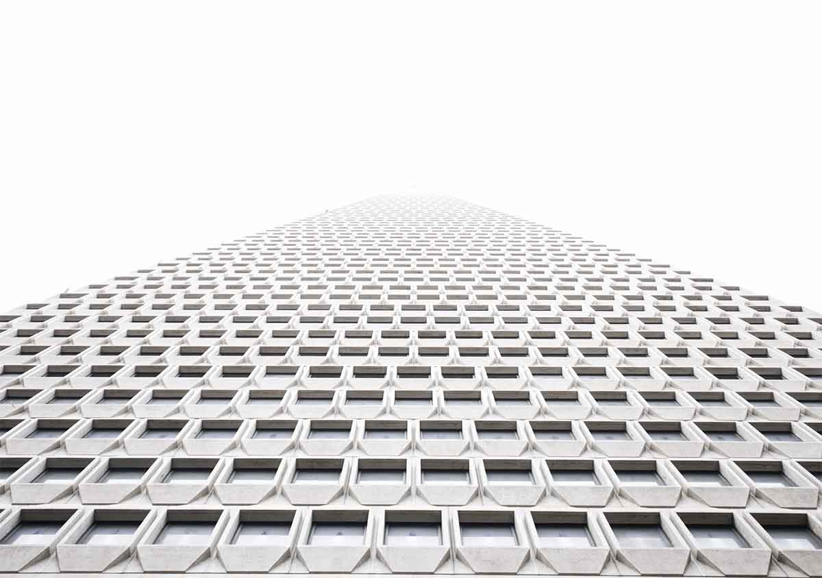 Photo d'une architecture avec une perspective en noir et blanc