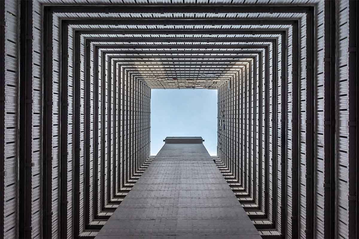 Photo d'une architecture avec une perspective carrée'