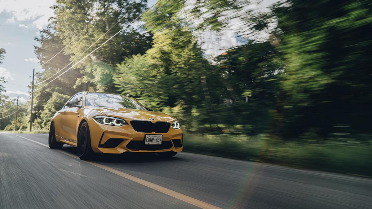 Photo d'une bmw sur route