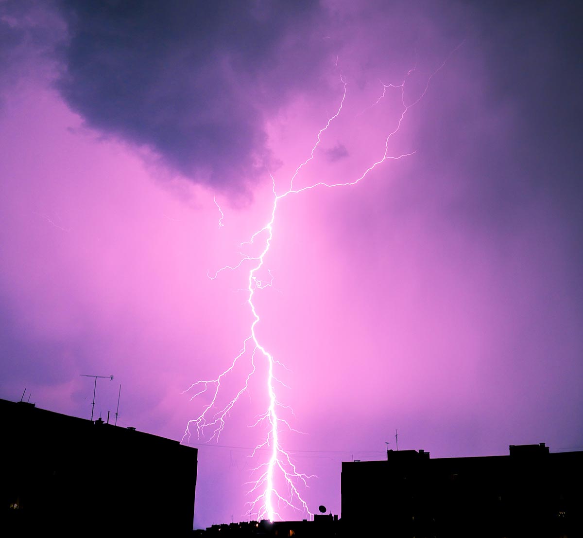 Photo colorée de la foudre