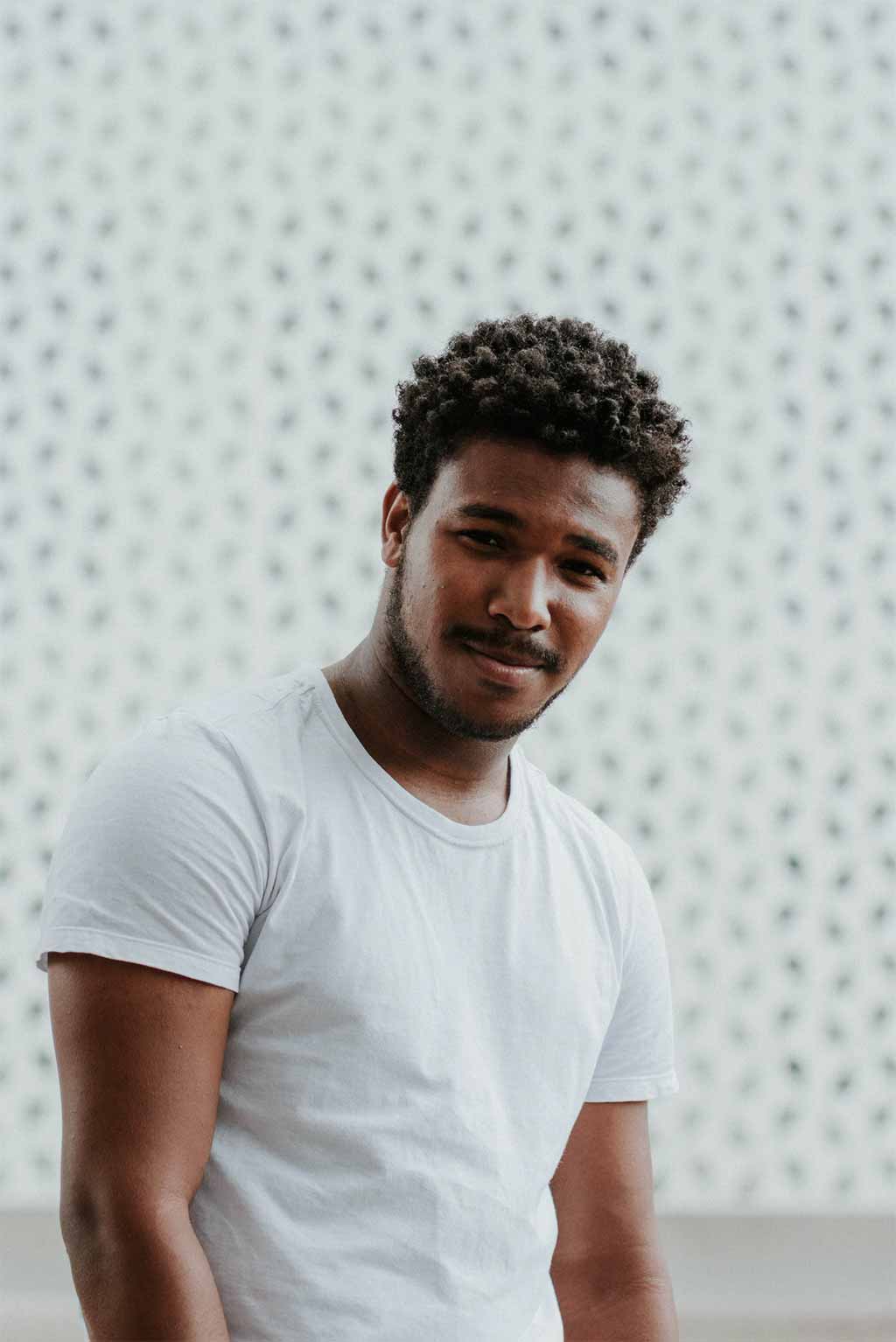 Photo jeune homme en t-shirt