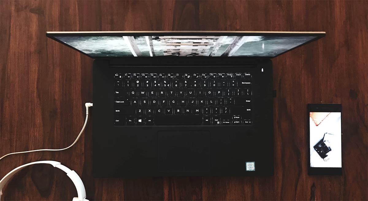 Photo ordinateur portable et smartphone