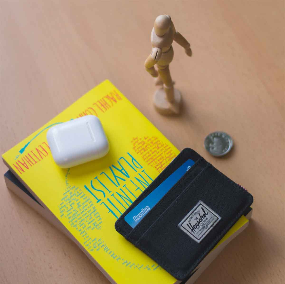 Photo carte revolut dans un porte carte