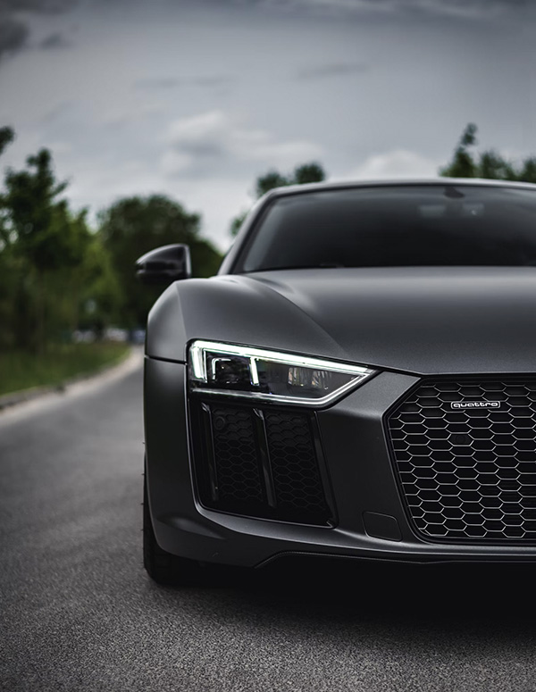 Photo de l'avant d'une voiture